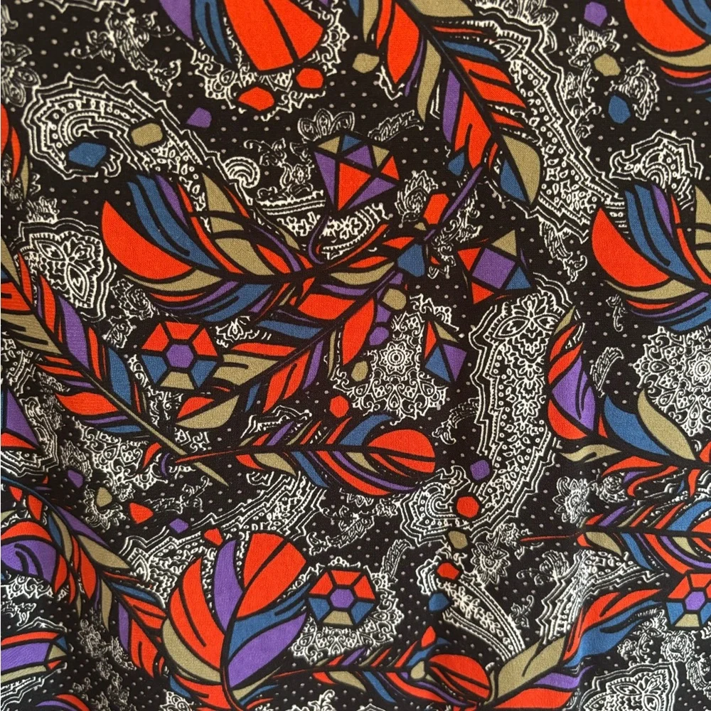 LuLaRoe Woman’s Size 3XL (24/26) Black White Red Abstract Long Maxi Skirt - Picture 2 of 5